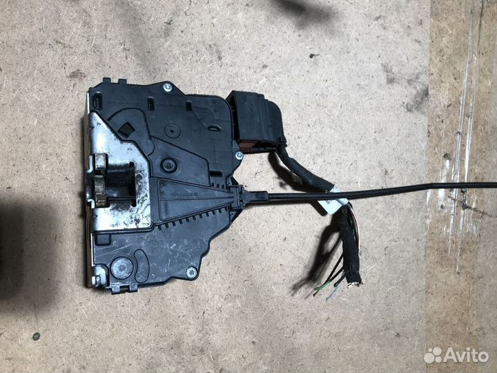 Opel Corsa D купе 13258277 замок левой двери