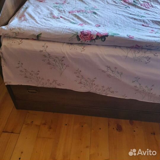 Кровать