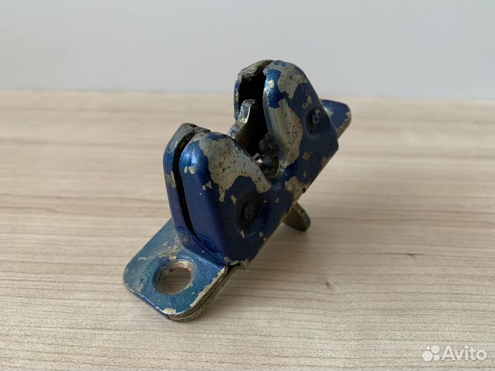 Замок крышки багажника верхняя часть BMW E23 735i