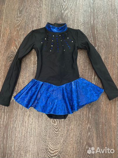 Костюм для фигурного катания р-р 30