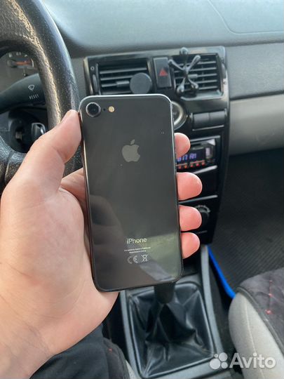 Телефон iPhone 8
