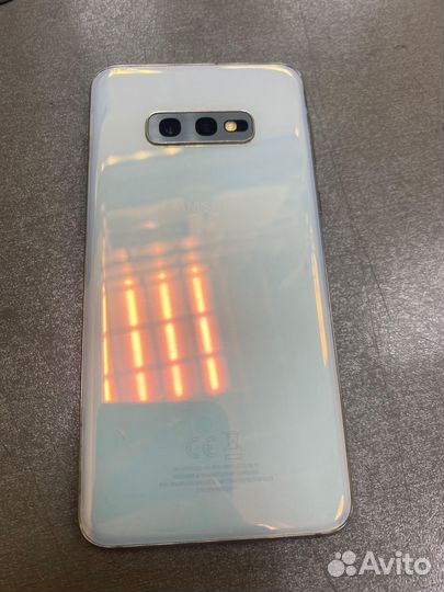 Samsung Galaxy S10e, 6/128 ГБ