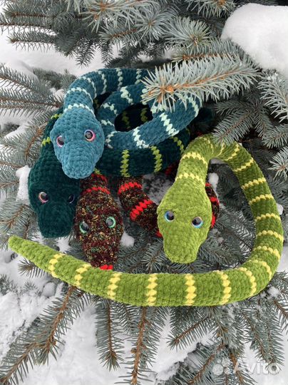 Змейки символ 2025 г