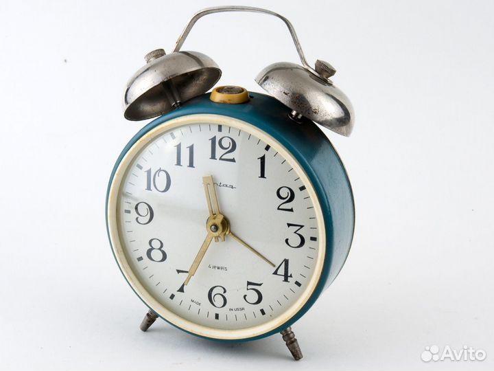 Часы Будильник СССР Янтарь на ножках колокольчики