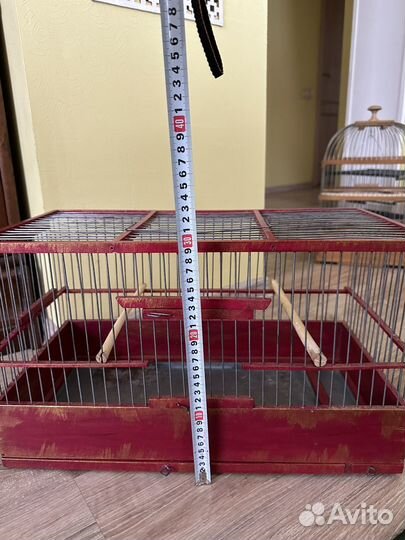 Деревянная клетка для птиц