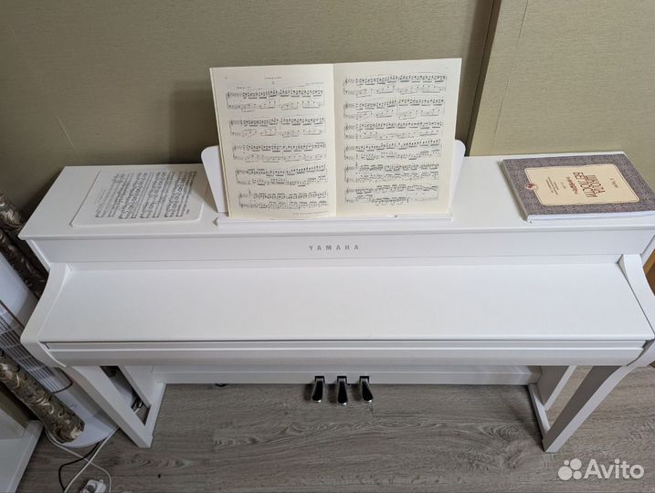 Цифровое пианиноYamaha Clavinova CLP-735 с банкетк