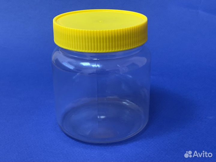 Пластиковые банки с крышкой