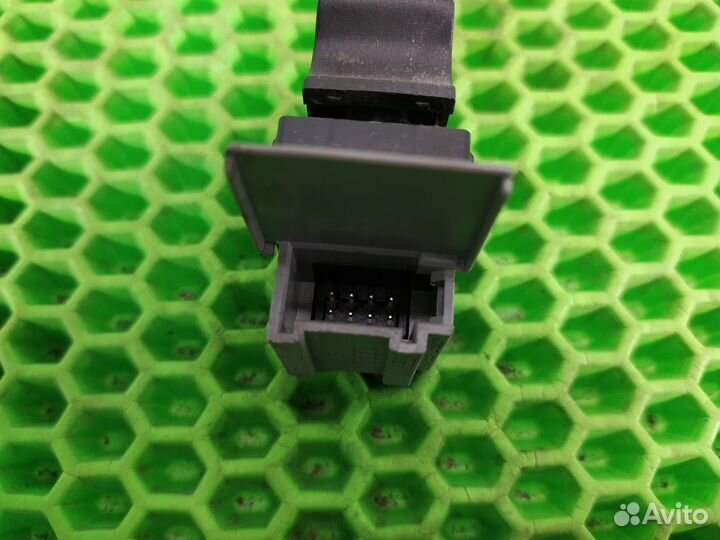 Кнопка стеклоподъемника