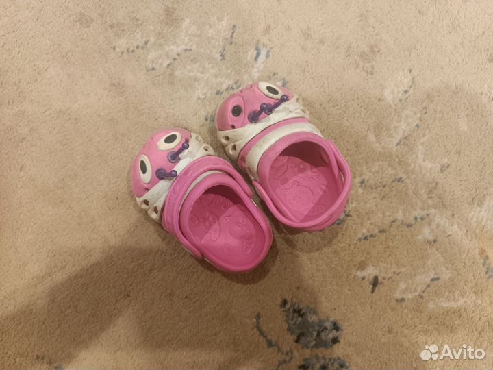 Обувь и шапочки, носочки для девочки