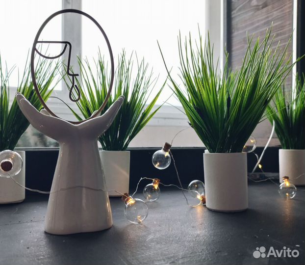 Кашпо с искуственной осокой