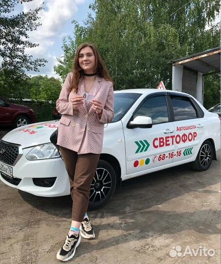 Менеджер по работе с клиентами в офис автошколы