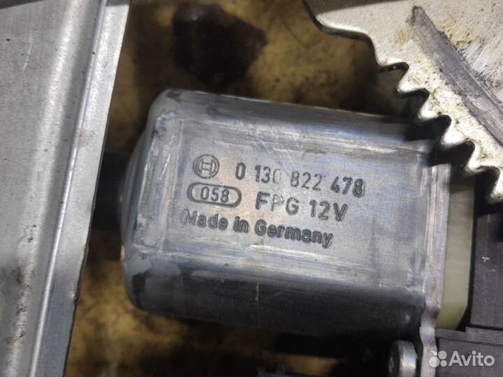 Передний правый стеклоподъемник на Renault Fluence