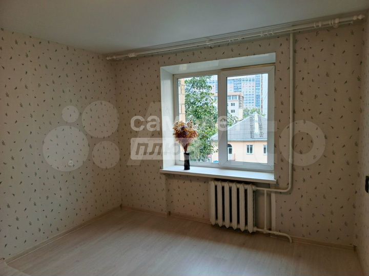 Комната 13 м² в 9-к., 4/9 эт.