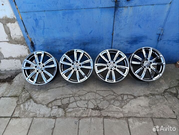 Японские, фирменные Rays Versus R18; 7.0J; +42