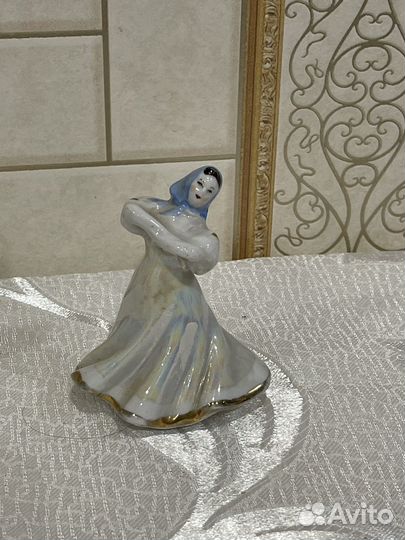 Фарфоровые статуэтки