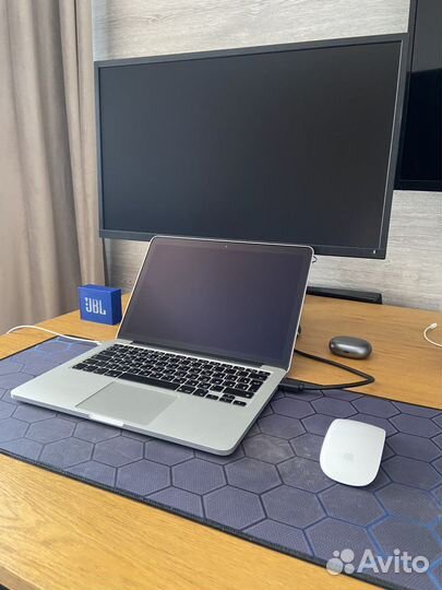 Macbook pro 13 retina 2015 8/256