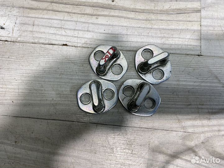 Ответная часть замка двери Solaris 2017-2020