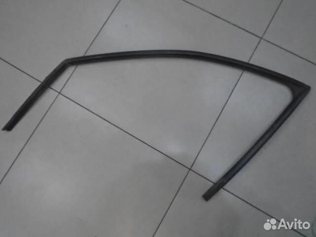 Уплотнитель стекла двери передней левой Renault L