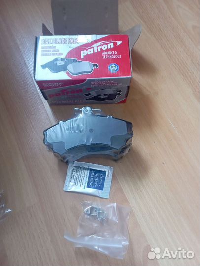 Продам тормозные колодки на Volvo S40 1996-2004 г