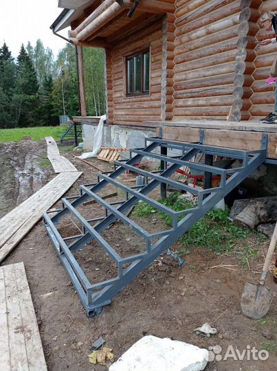 Крыльцо металлическое