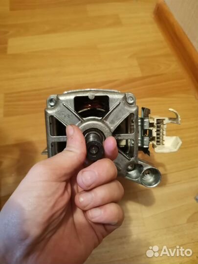 Двигататель стиральной машины electrolux