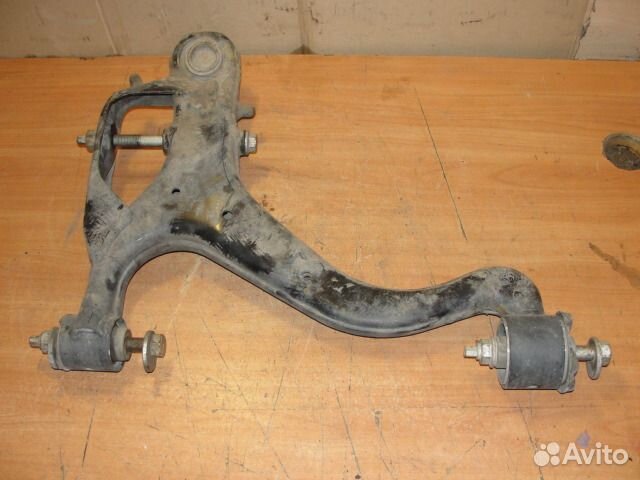 Передний нижний рычаг Land Rover Discovery 4 2011г