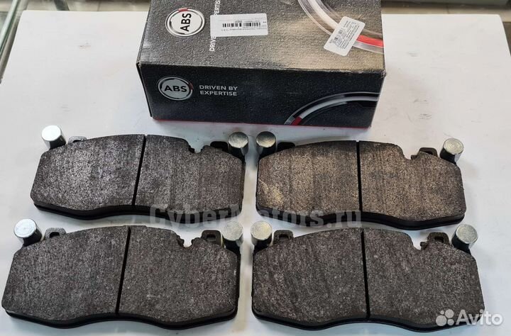 Колодки тормозные передние BMW X5 (F15, F85)