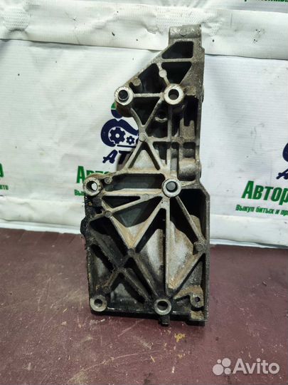 Кронштейн генератора Skoda Superb 2