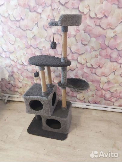 Кошачий домик с когтеточкой