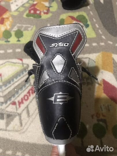 Коньки хоккейные