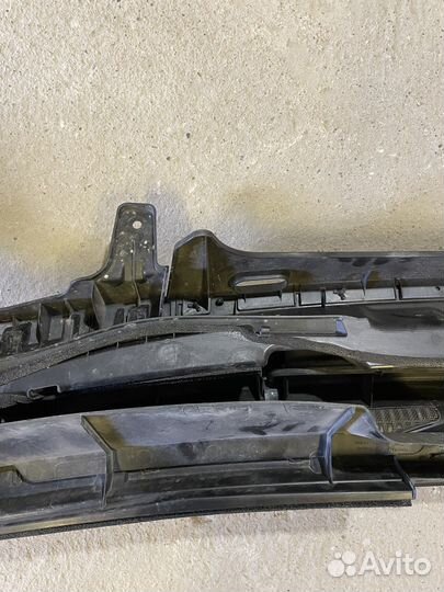 Жабо Toyota Land Cruiser 200