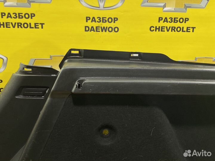 Правая обшивка багажника шевроле круз хетчбэк
