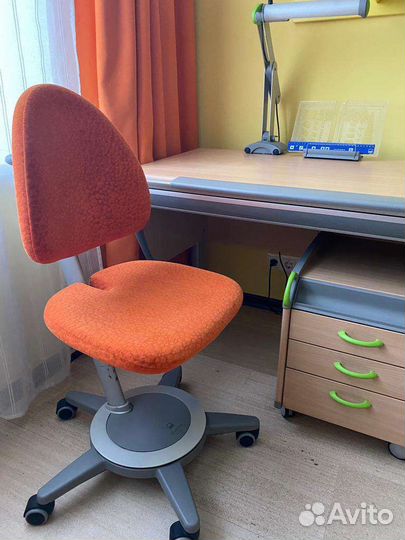 Растущая парта moll