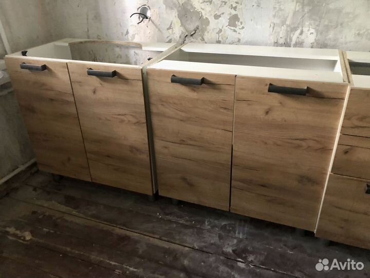 Кухонный гарнитур бу 1год