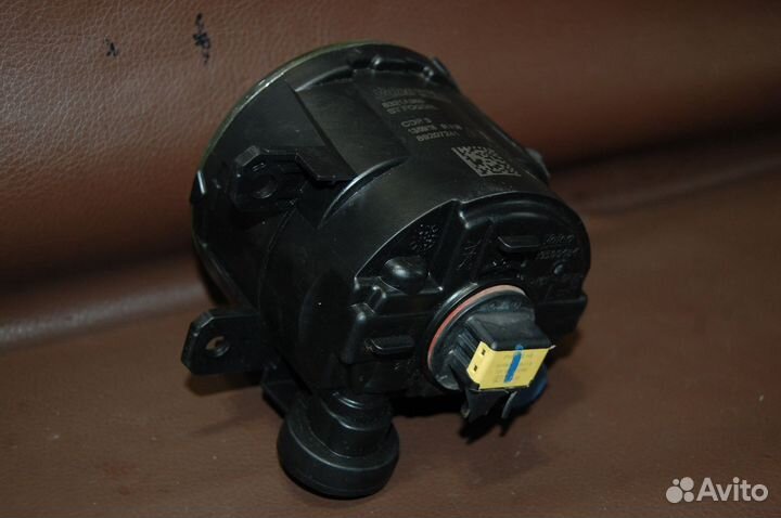 Фара противотуманная правая - Mitsubishi Pajero