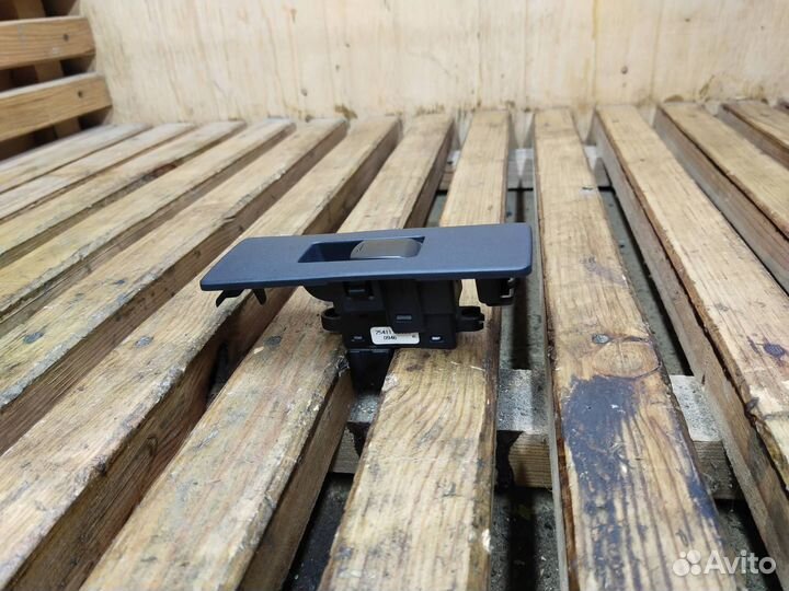 Кнопка стеклоподъемника двери задней левой Nissan