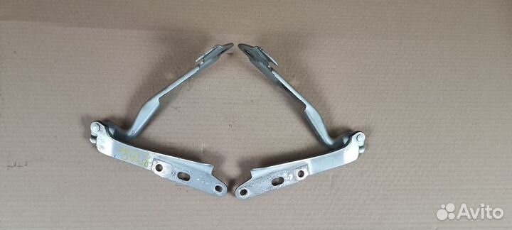 Петля капота Jaguar S-Type, 2004г