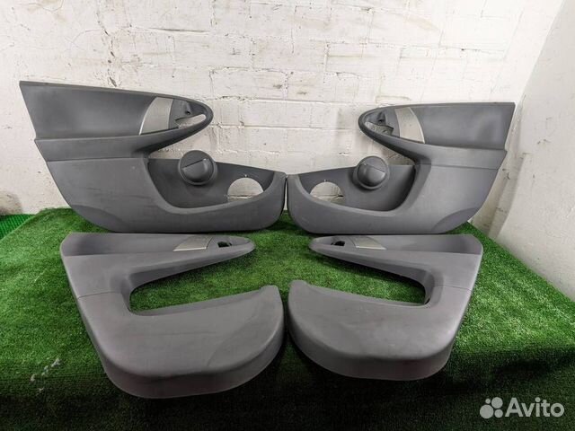 Обшивки дверей комплект Toyota Aygo B10 2009