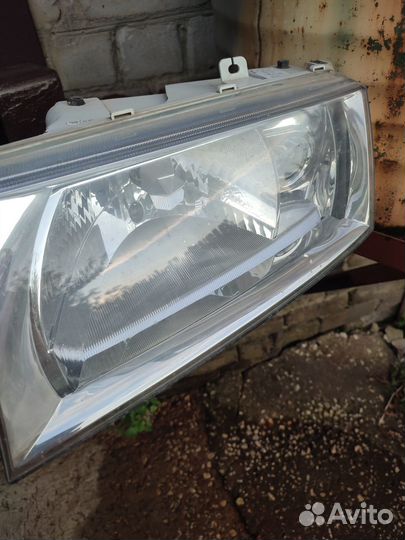 Продам фару шкода октавия тур 2009г.в. оригинал