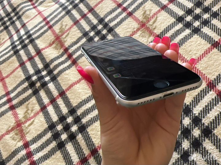 Телефон iPhone se 2020