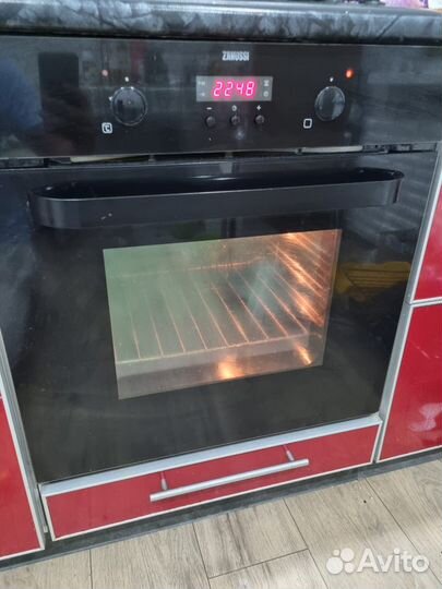 Электрический духовой шкаф Zanussi