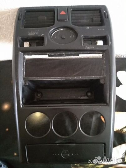 Две консоли для иномарки и Приоры