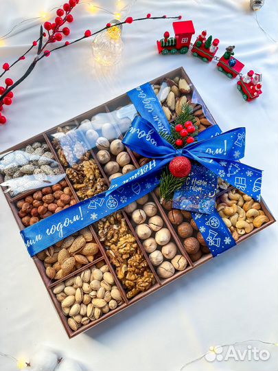 Подарок на новый год. Орехи сухофрукты
