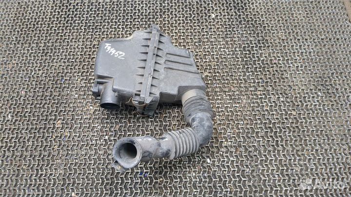 Корпус воздушного фильтра Toyota Yaris Verso, 2000