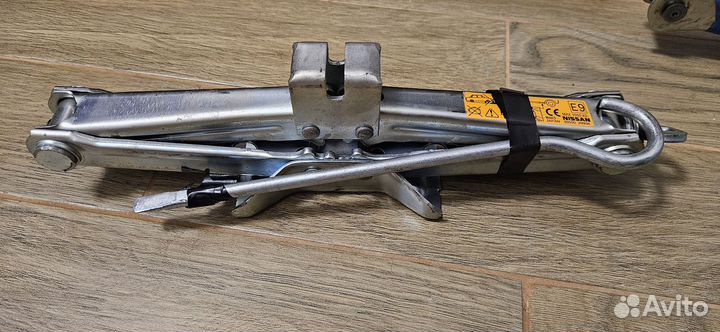 Домкрат nissan