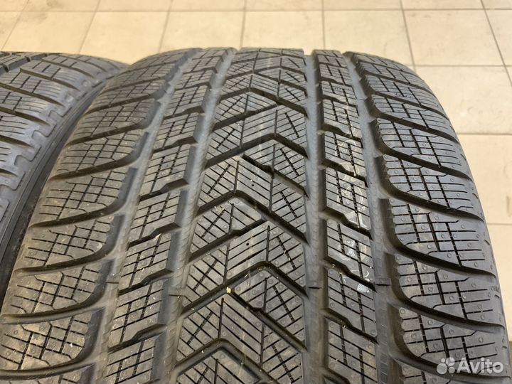 Pirelli Scorpion Winter 325/35 R22 и 285/40 R22 114V