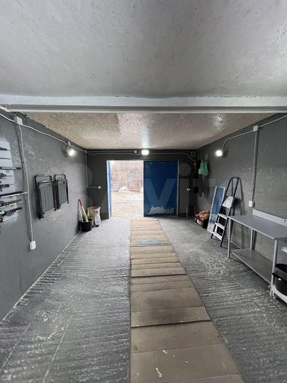 Гараж, > 30 м²