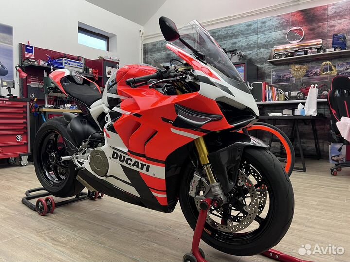 Panigale V4S Carbon Edition