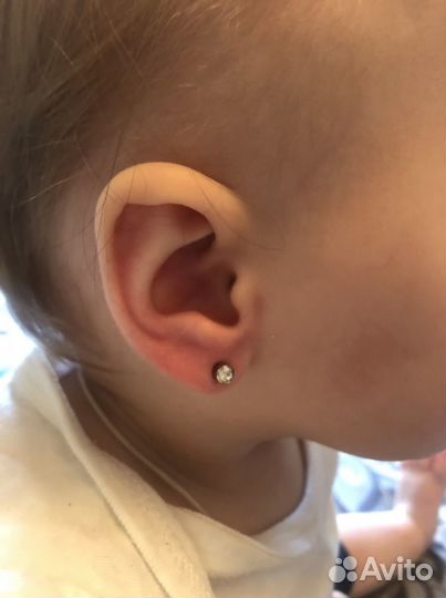Прокол ушей пистолетом и системой 75, хрящ уха, но