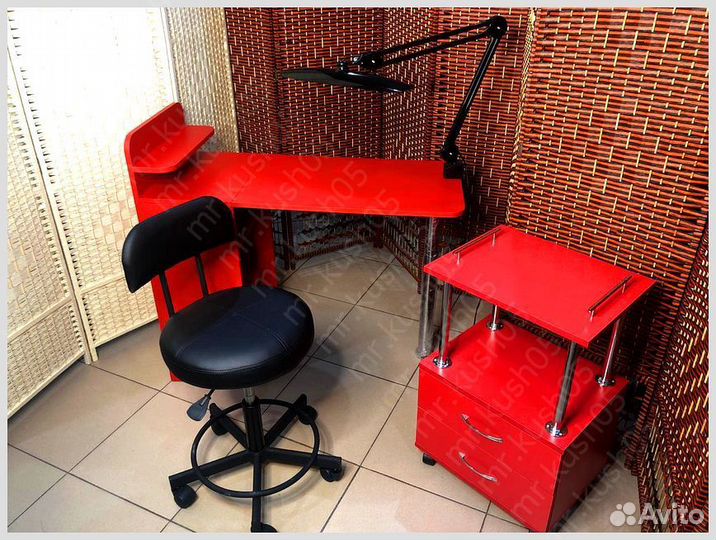 Маникюрный стол